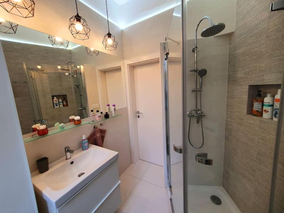Lovely & Unique Apt In The Historic Center. Братислава Экстерьер фото